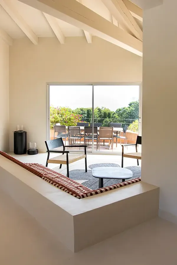 Salon ouvert sur la terrasse