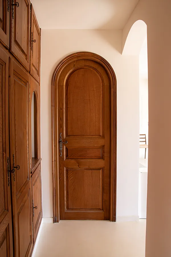 Porte d’entrée cintrée