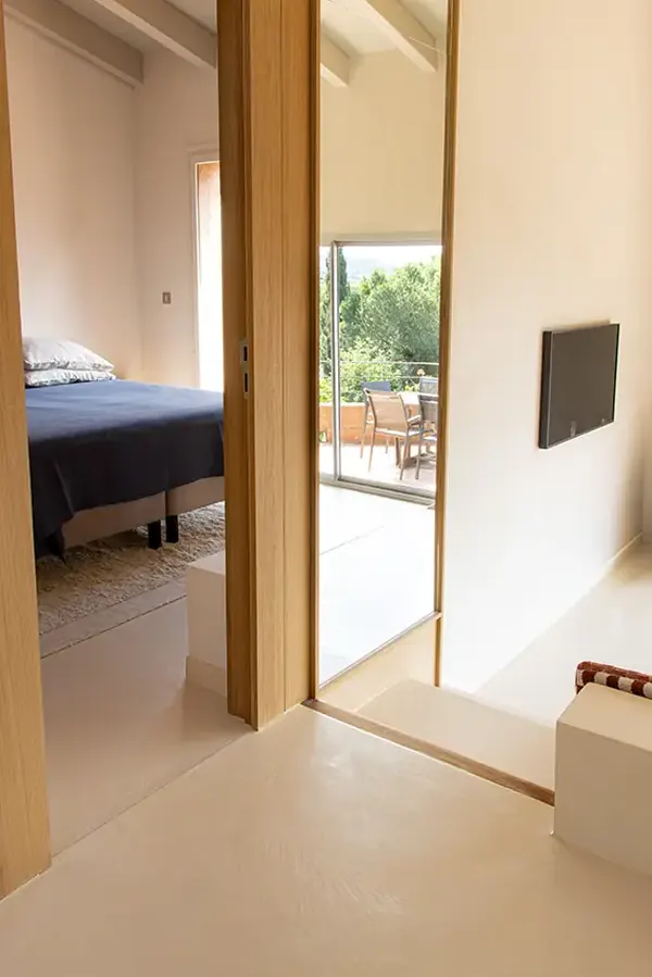 Chambre vue depuis le couloir